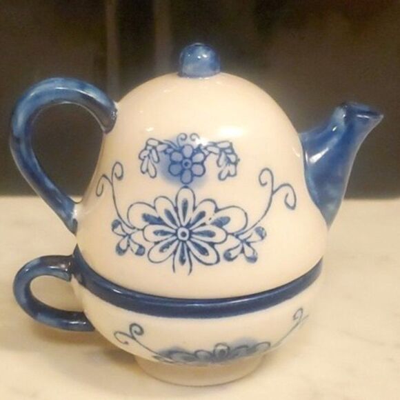 Salt and Pepper Shakers Set: Tea Cup/Pot Delft Blue Dut… - Picture 2 of 8